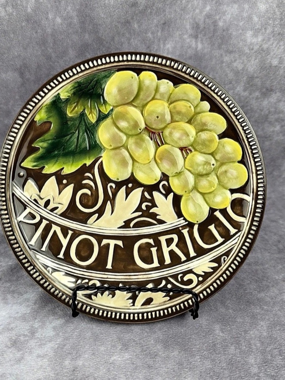 Grasslands Road "PINOT GRIGIO" Ceramic 8" Collectible Decor Plate w/Stand
